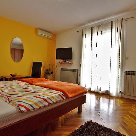 Apartments And Rooms Irena Rovinj Exterior foto