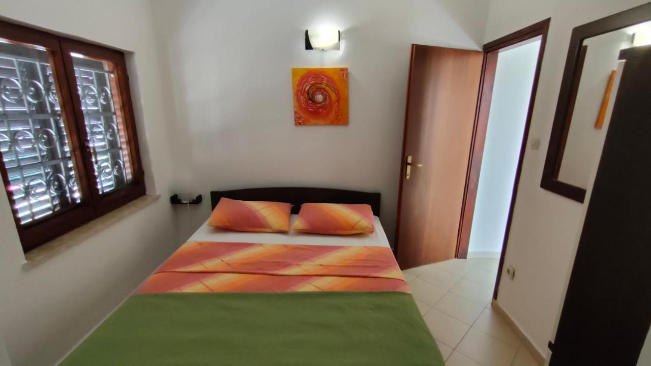 Apartments And Rooms Irena Rovinj Exterior foto
