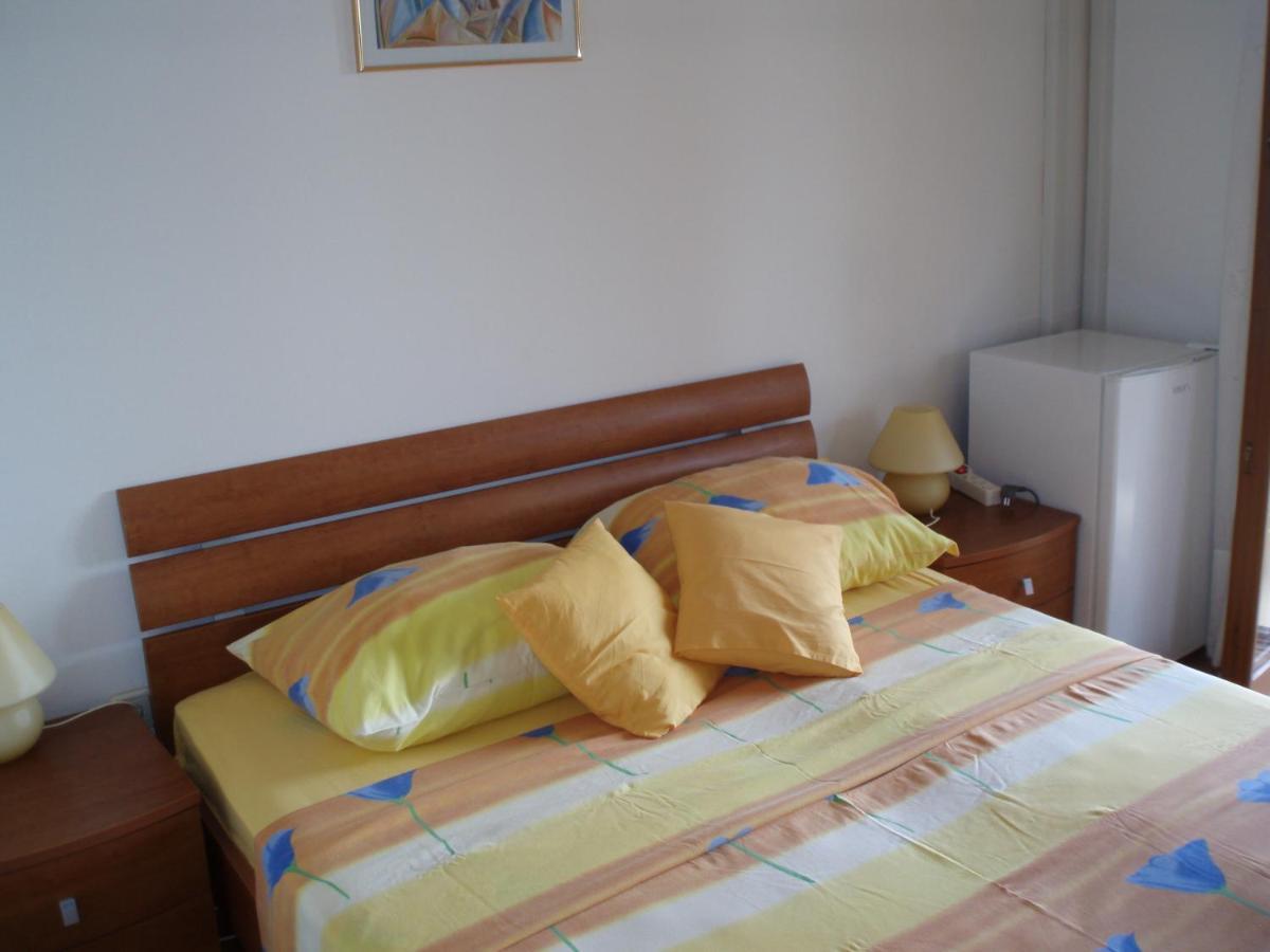 Apartments And Rooms Irena Rovinj Exterior foto